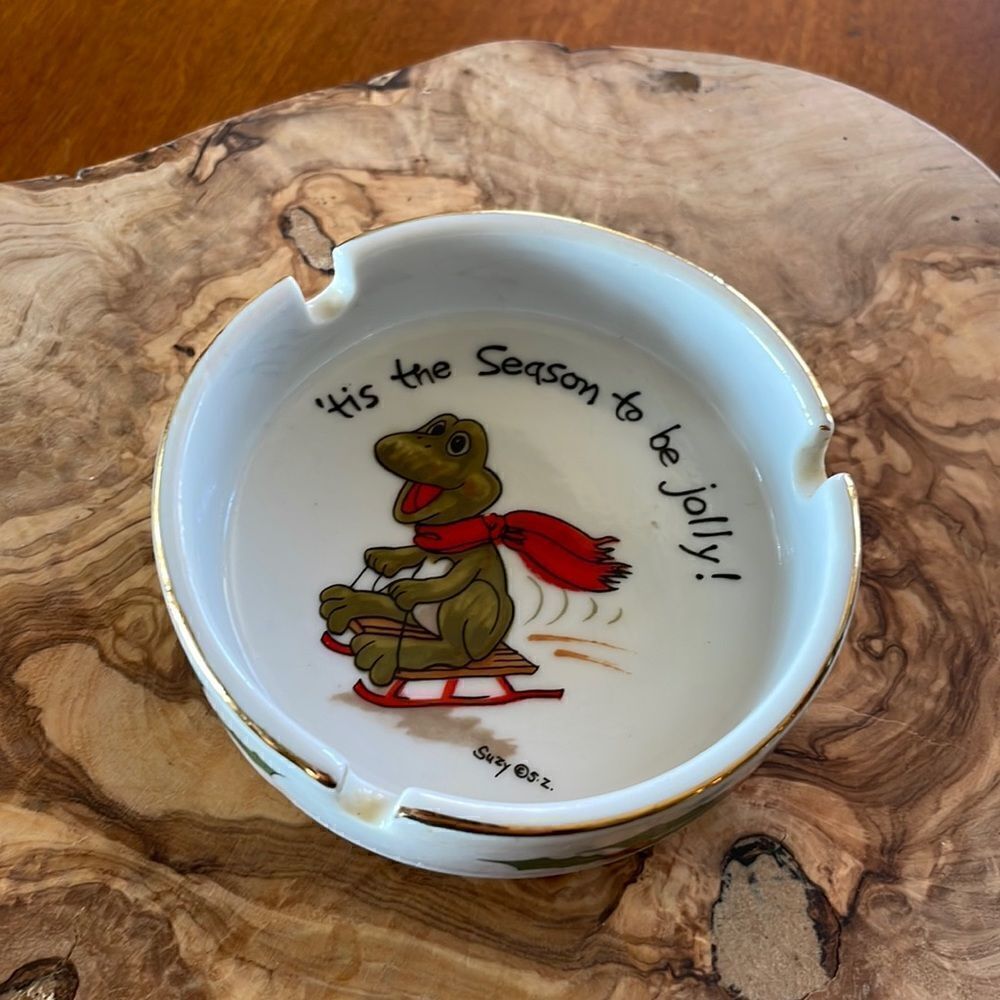 Vintage 1976 Suzie's Zoo Frog Ashtray - Tis the Season to be Jolly
